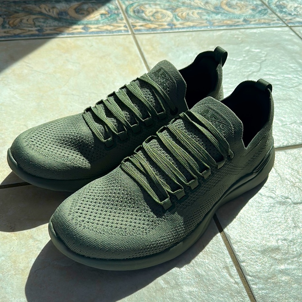 APL Sneakers